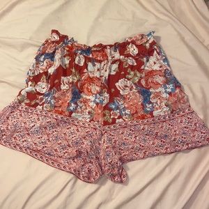 Floral shorts with elastic ruffle waistband